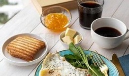 公司吃瓜照片,吃瓜照片里的温馨瞬间