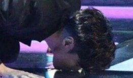 明星亲吻吃瓜视频,亲吻吃瓜视频引发网友热议