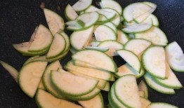 虎牙冷菱吃瓜,揭秘网络红人的幕后故事